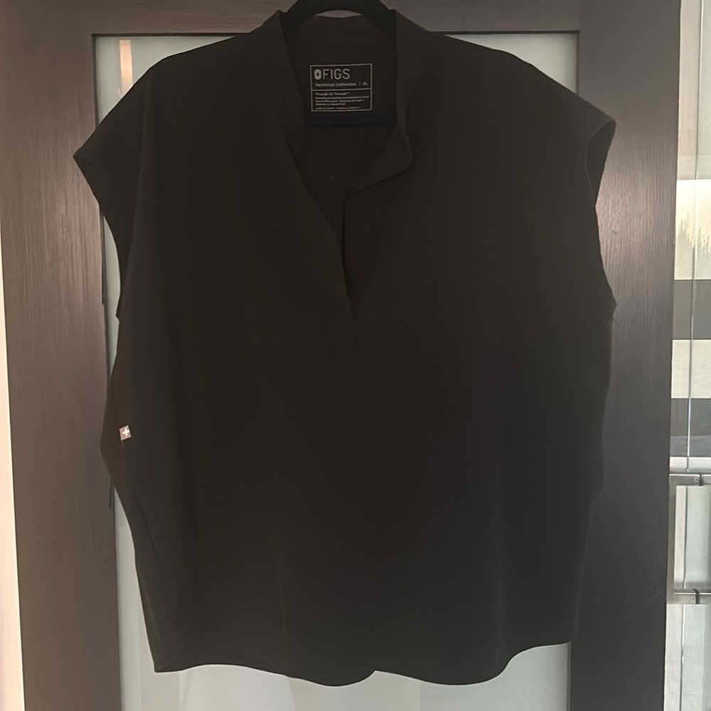 Excellent condition! Rafaela Fig Scrub Top!